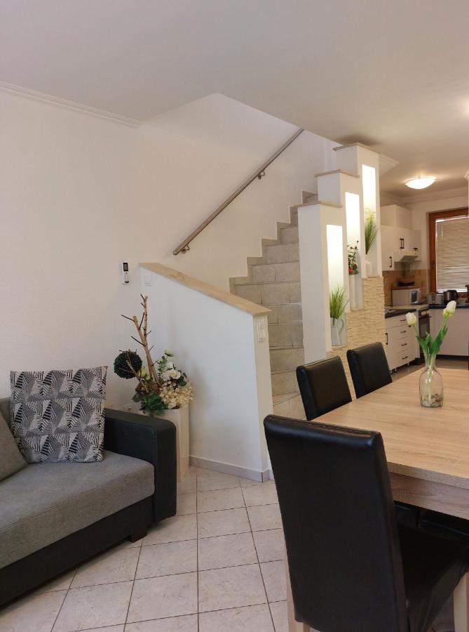 Apartmancentrum Gyula Buitenkant foto