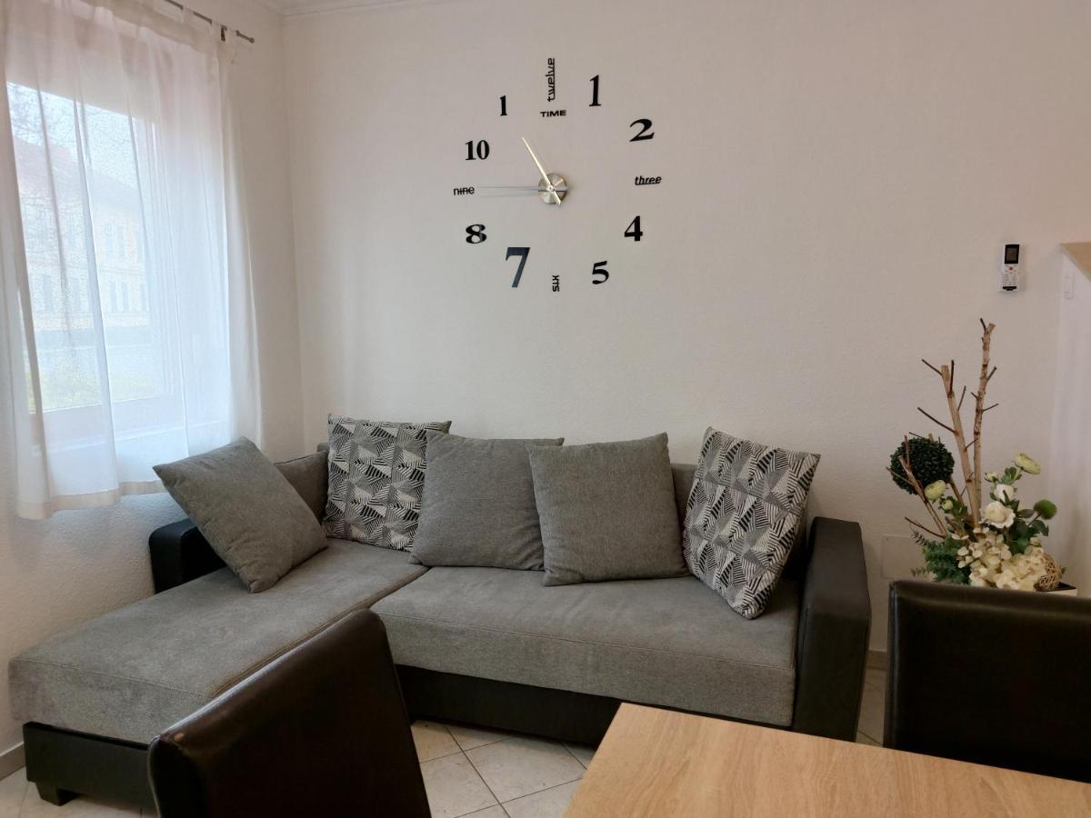 Apartmancentrum Gyula Buitenkant foto